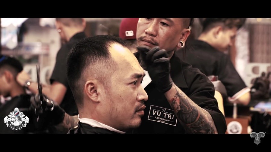 Tiên Luật -Trải nghiệm cắt tóc tại Barbershop Vũ Trí