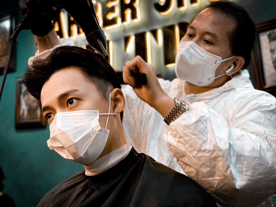 Tiệm cắt tóc đặc biệt giữa Hà Nội